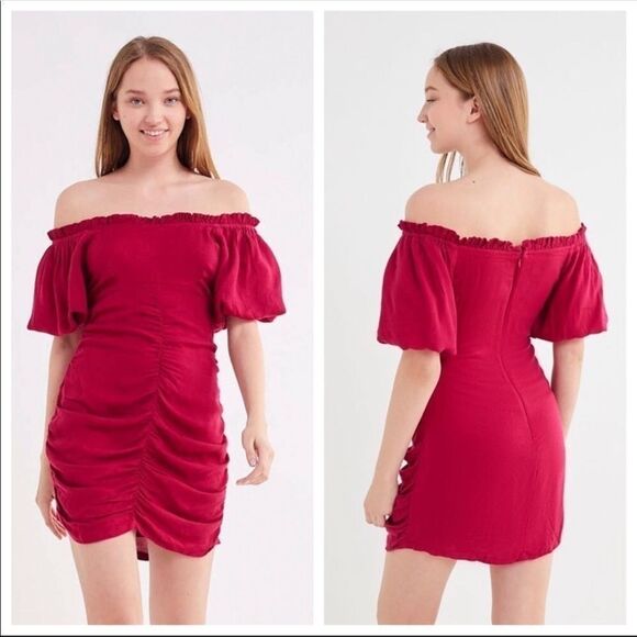 Urban Outfitters Off the Shoulder ruched dress - Picture 2 of 8